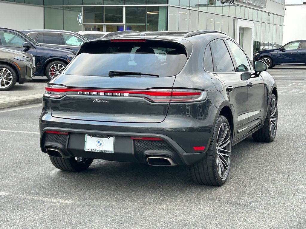 Used 2025 Porsche Macan AWD/4WD image 5