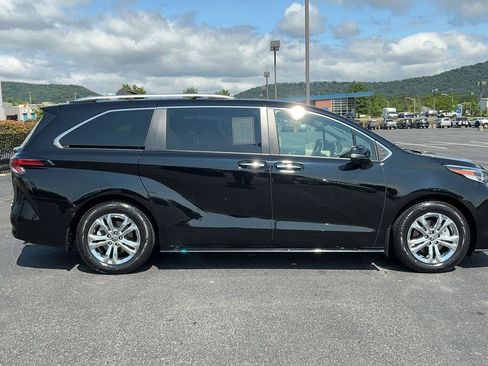 Certified 2023 Toyota Sienna Platinum AWD/4WD image 4
