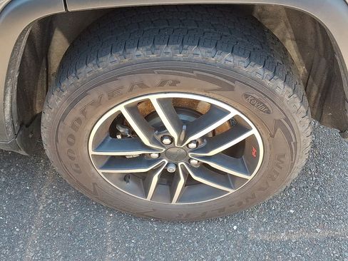 Used 2021 Jeep Grand Cherokee Trailhawk w/ Premium Lighting Group AWD/4WD image 7