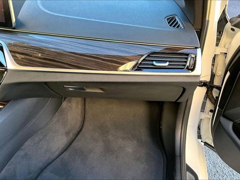 Used 2022 BMW 540i xDrive w/ M Sport Package image 25