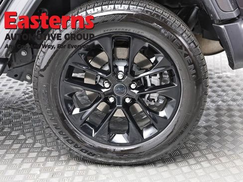 Used 2025 Jeep Wrangler Unlimited Sahara AWD/4WD image 8