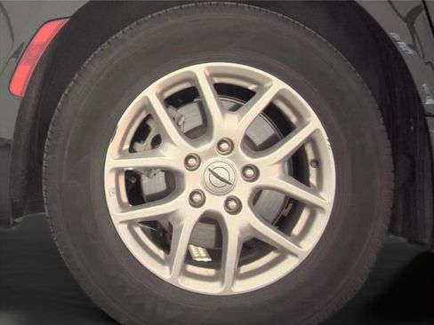 Used 2024 Chrysler Pacifica Touring-L image 11