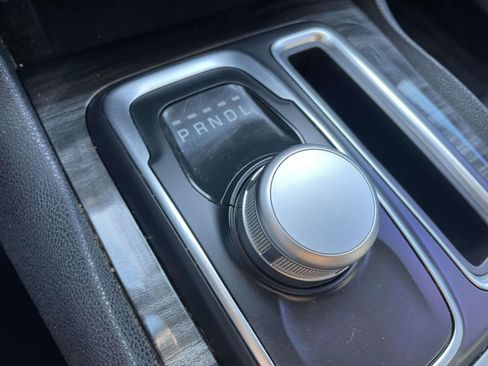 Used 2018 Chrysler 300 Touring w/ Driver Convenience Group image 34