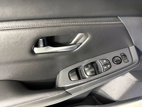 Used 2025 Nissan Sentra SV FWD image 19