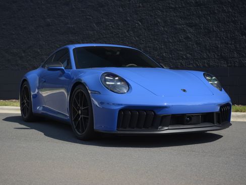 Certified 2025 Porsche 911 Carrera GTS RWD image 9