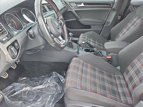 Used 2017 Volkswagen GTI Sport image 15