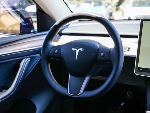 Used 2025 Tesla Model Y Long Range RWD image 14