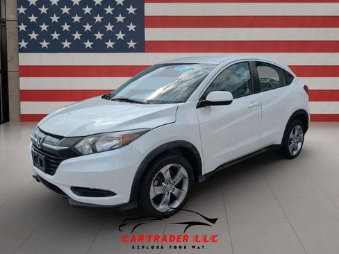 Used 2018 Honda HR-V LX image 2