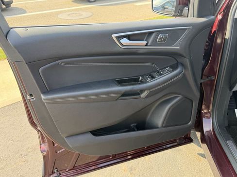 Used 2018 Ford Edge Titanium w/ Equipment Group 302A AWD/4WD image 11