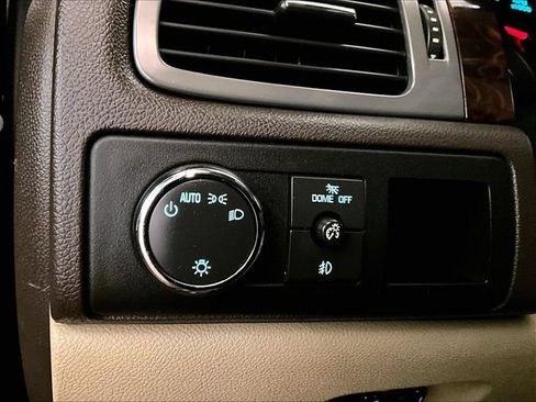 Used 2011 GMC Yukon XL Denali AWD/4WD image 31