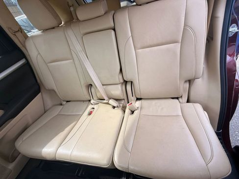 Used 2019 Toyota Highlander XLE image 26