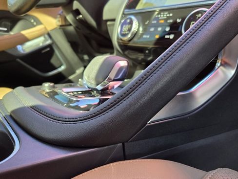 Used 2021 Jaguar E-PACE SE image 25