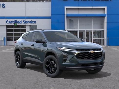 New 2026 Chevrolet Trax LT w/ Sunroof Package image 7