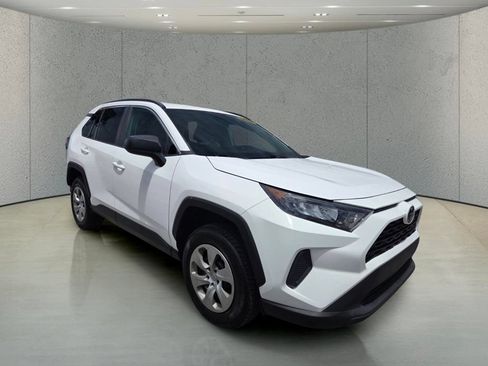 Used 2021 Toyota RAV4 LE FWD image 7
