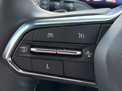 Used 2025 Chevrolet Traverse LT image 25