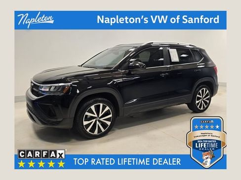 Used 2023 Volkswagen Taos SE FWD image 1