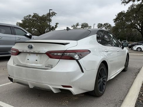 Used 2022 Toyota Camry XSE w/ Cold Weather Package image 9
