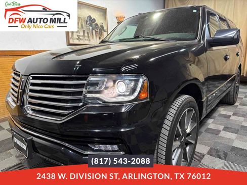 Used 2017 Lincoln Navigator Reserve image 1
