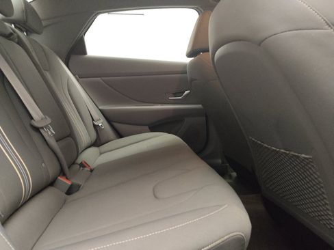 Used 2025 Hyundai Elantra SEL FWD image 19