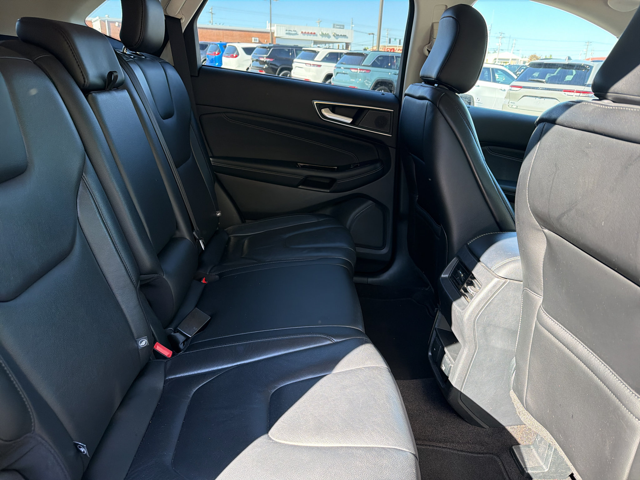 Used 2020 Ford Edge Titanium FWD image 25