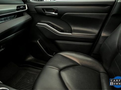 Used 2021 Toyota Highlander XLE image 24