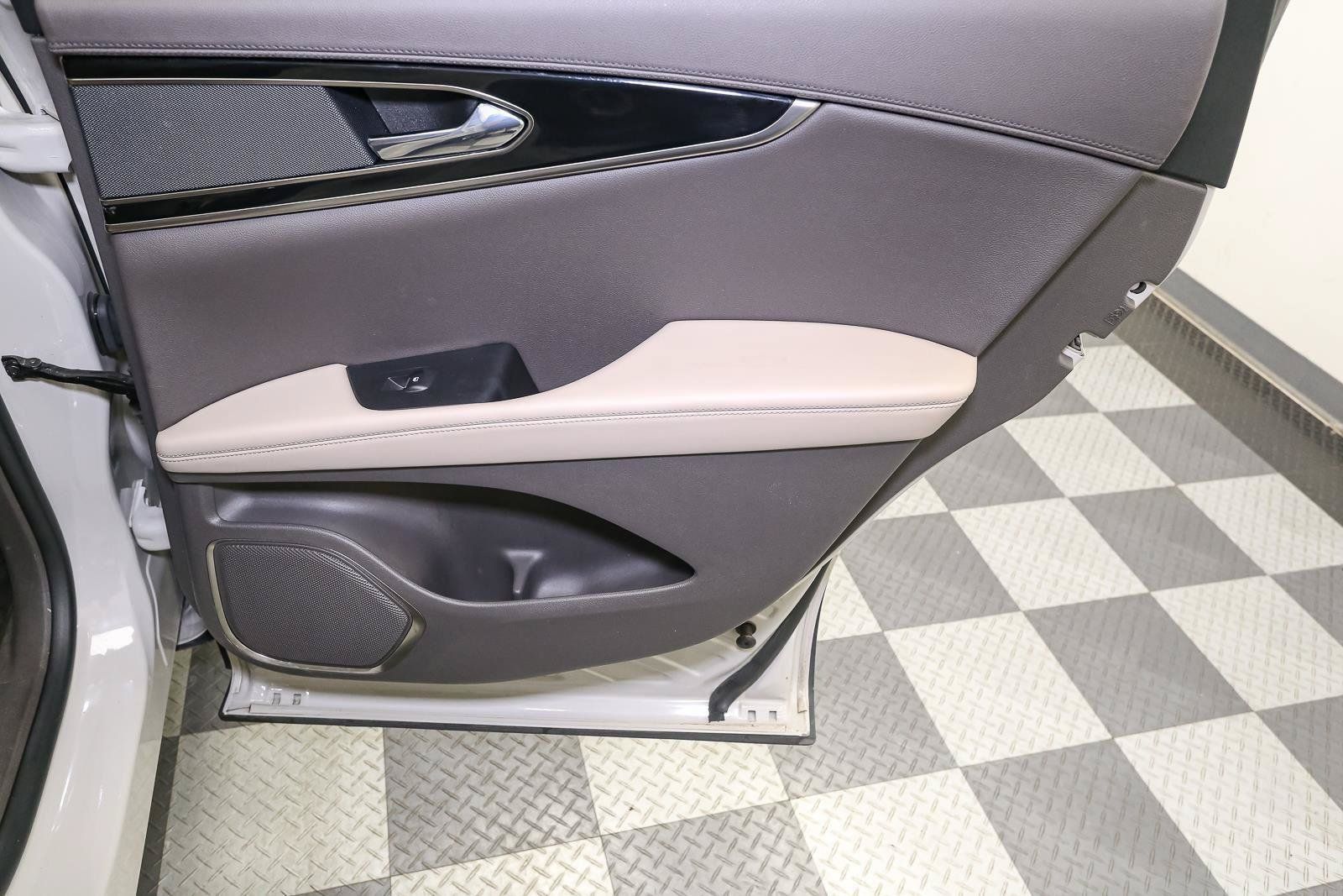 Used 2023 Lincoln Nautilus AWD w/ Premium Package image 22