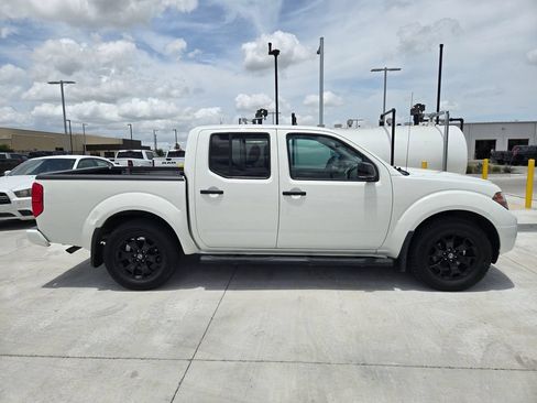 Used 2021 Nissan Frontier SV w/ Midnight Edition Floor Mats RWD image 2