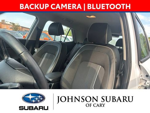Used 2023 Hyundai Venue Limited w/ Cargo Package FWD image 7