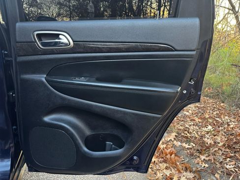 Used 2013 Jeep Grand Cherokee Laredo w/ Laredo E Group image 12