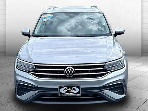 Used 2023 Volkswagen Tiguan SE w/ Panoramic Sunroof Package FWD image 2