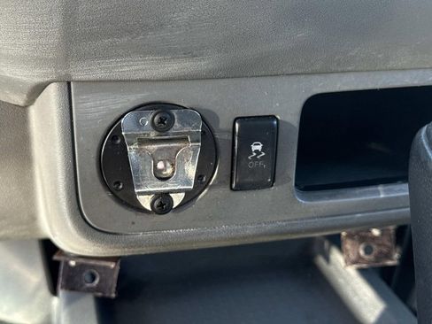 Used 2021 Nissan Frontier SV image 25