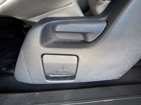 Used 2026 Toyota Sienna XLE FWD image 63