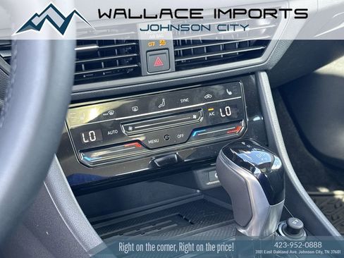 Used 2025 Volkswagen Jetta SE FWD image 26