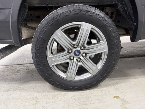 Used 2019 Ford F150 Lariat w/ Equipment Group 502A Luxury AWD/4WD image 11