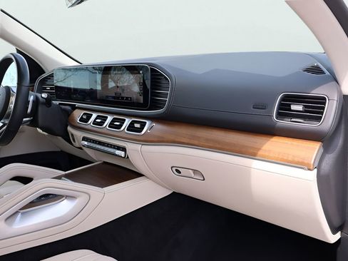 Certified 2022 Mercedes-Benz GLS 450 4MATIC image 9