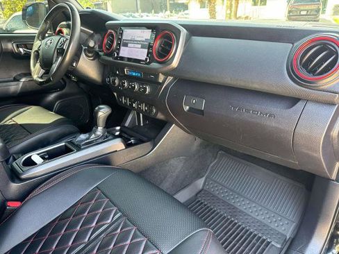 Used 2021 Toyota Tacoma TRD Off-Road w/ Technology Package AWD/4WD image 12