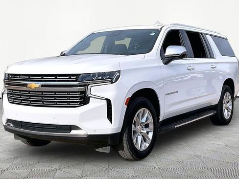 Used 2024 Chevrolet Suburban Premier image 3