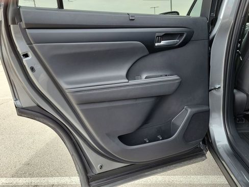 Used 2026 Toyota Highlander XSE image 12