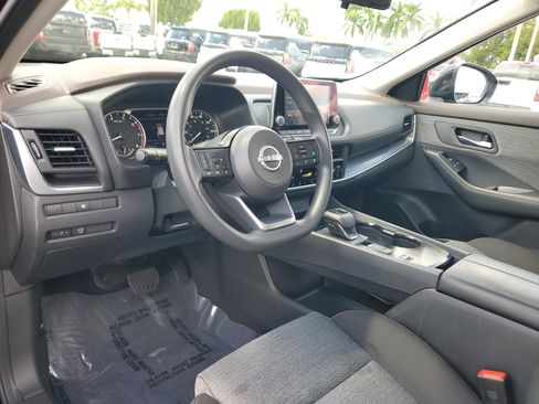 Used 2023 Nissan Rogue SV image 9