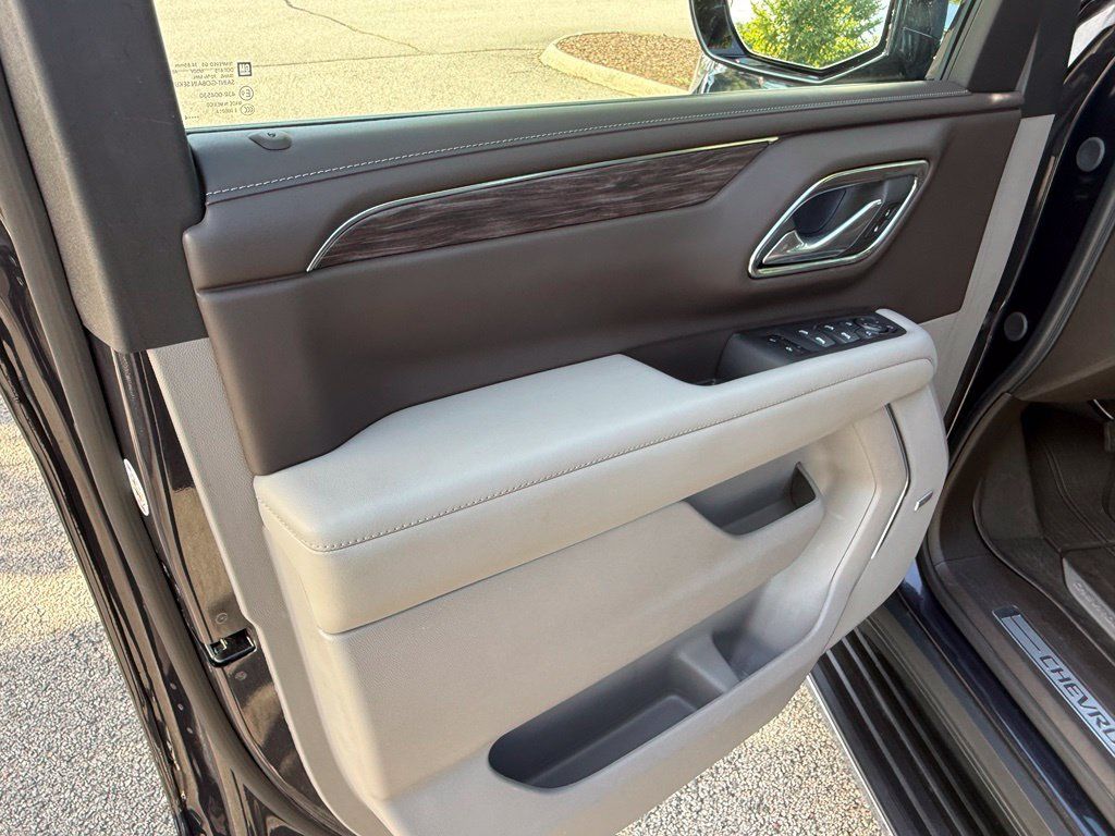 Used 2024 Chevrolet Tahoe LT w/ Luxury Package AWD/4WD image 14