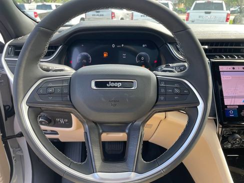 New 2025 Jeep Grand Cherokee Limited w/ Black Appearance Package image 17