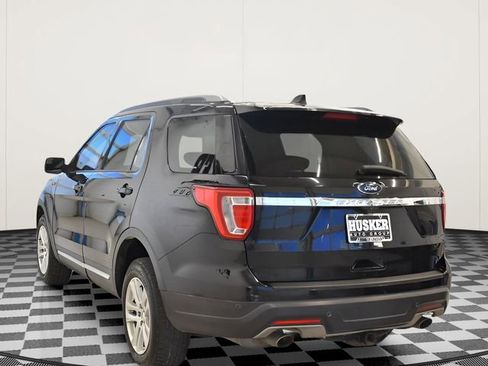 Used 2018 Ford Explorer XLT AWD/4WD image 9