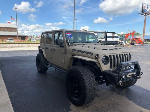 Used 2022 Jeep Wrangler Unlimited Rubicon w/ Cold Weather Group AWD/4WD image 22