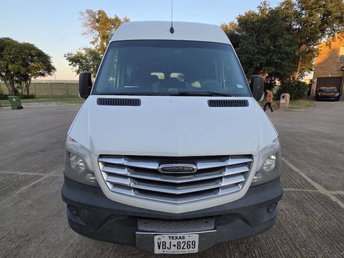 Used 2014 Freightliner Sprinter 2500 image 3