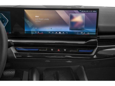 Used 2025 BMW 530i w/ M Sport Package RWD image 12