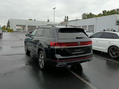 Used 2025 Volkswagen Atlas SE AWD/4WD image 3