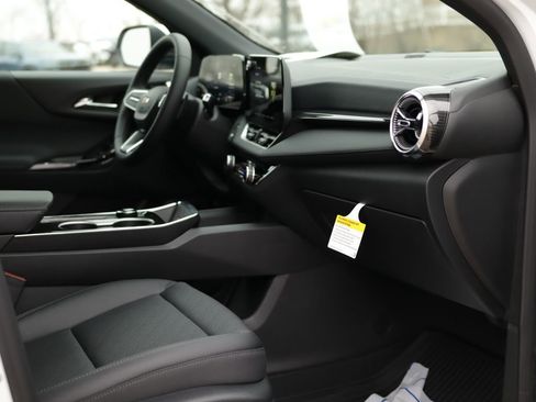 New 2026 Chevrolet Equinox LT w/ Convenience Package II image 32