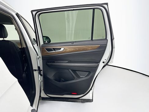 Used 2025 Volkswagen Atlas SE FWD image 31
