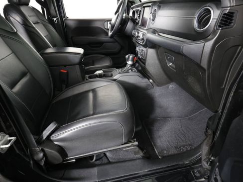 Used 2019 Jeep Wrangler Unlimited Sahara AWD/4WD image 26