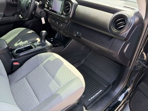 Used 2020 Toyota Tacoma SR w/ SR Convenience Package RWD image 31